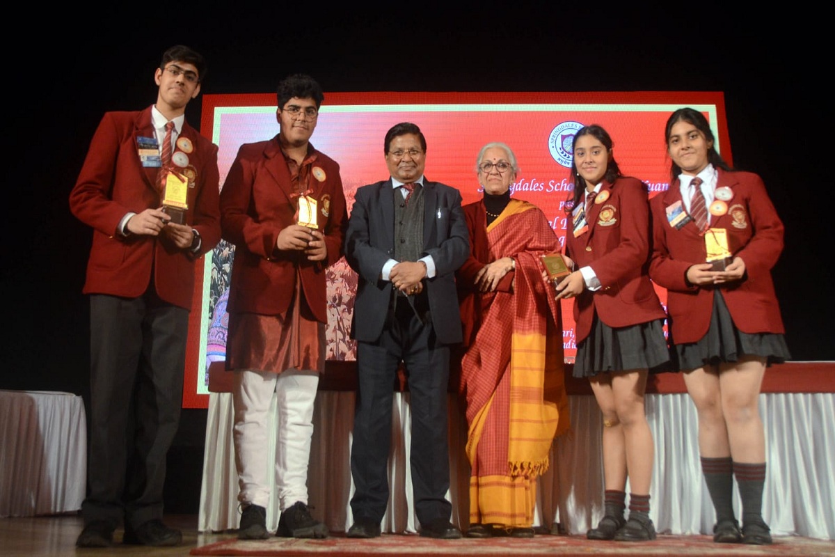 Prize distribution ceremony to felicitate the students for their performances was held on December 30. Mrs. Salma Ansari, wife of Shri Hamid Ansari, former vice-president of India, was the chief guest for the occasion while Justice Mini Pushkarna, Hon’ble Judge, Delhi High Court, and a former student of the institution was the guest of honour. One of the awards, the Principal’s Special Award, went to Aditya Gupta, Reyaan Vikram Singh and Teesta Gunhaganguly, the budding singers from the school. 