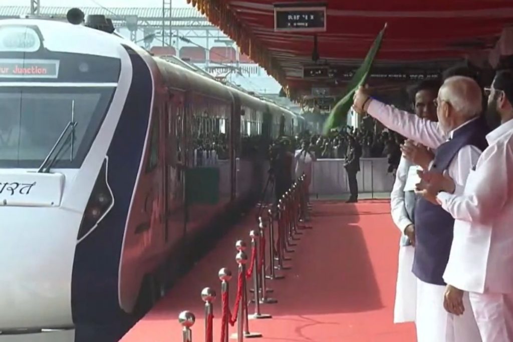 PM Modi Flags Off Vande Bharat Express On Nagpur-Bilaspur Route