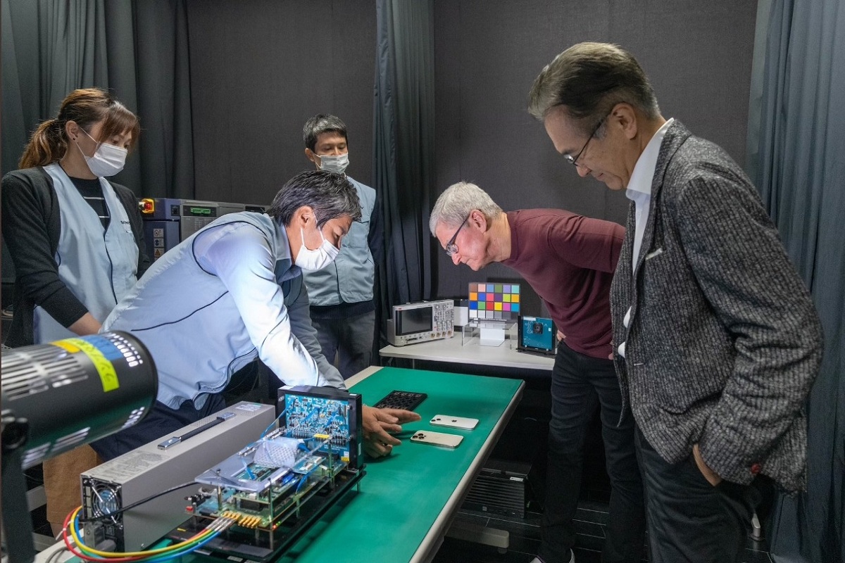 Tim Cook visits Sony’s cutting-edge facility in Japan