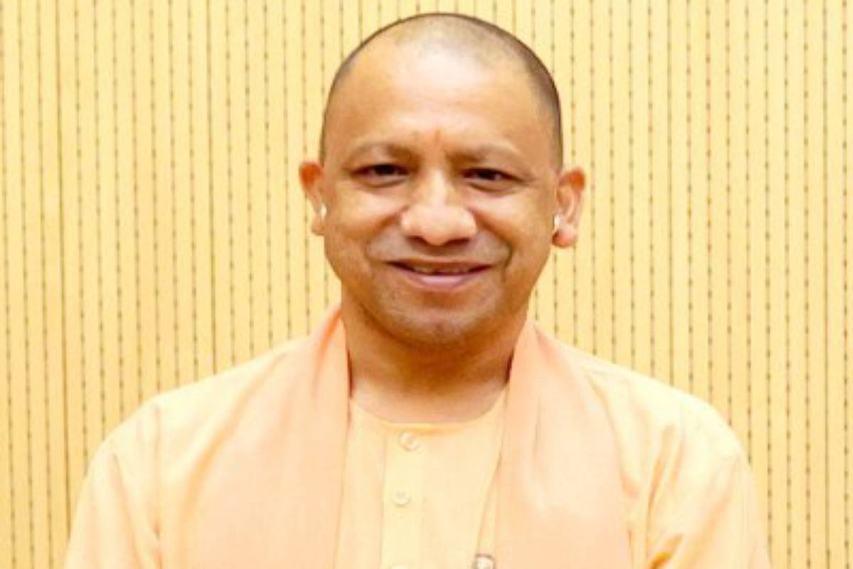 Yogi greets eight Padma awardees from UP