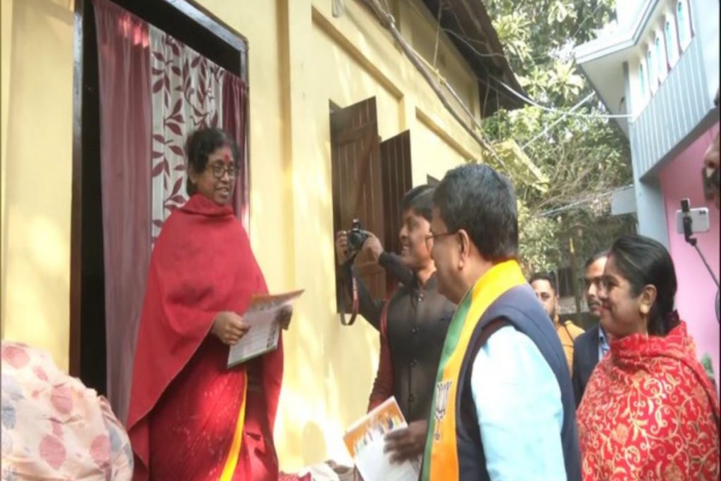 Tripura Cm Manik Saha Holds Door To Door Campaign In Agartala 5896