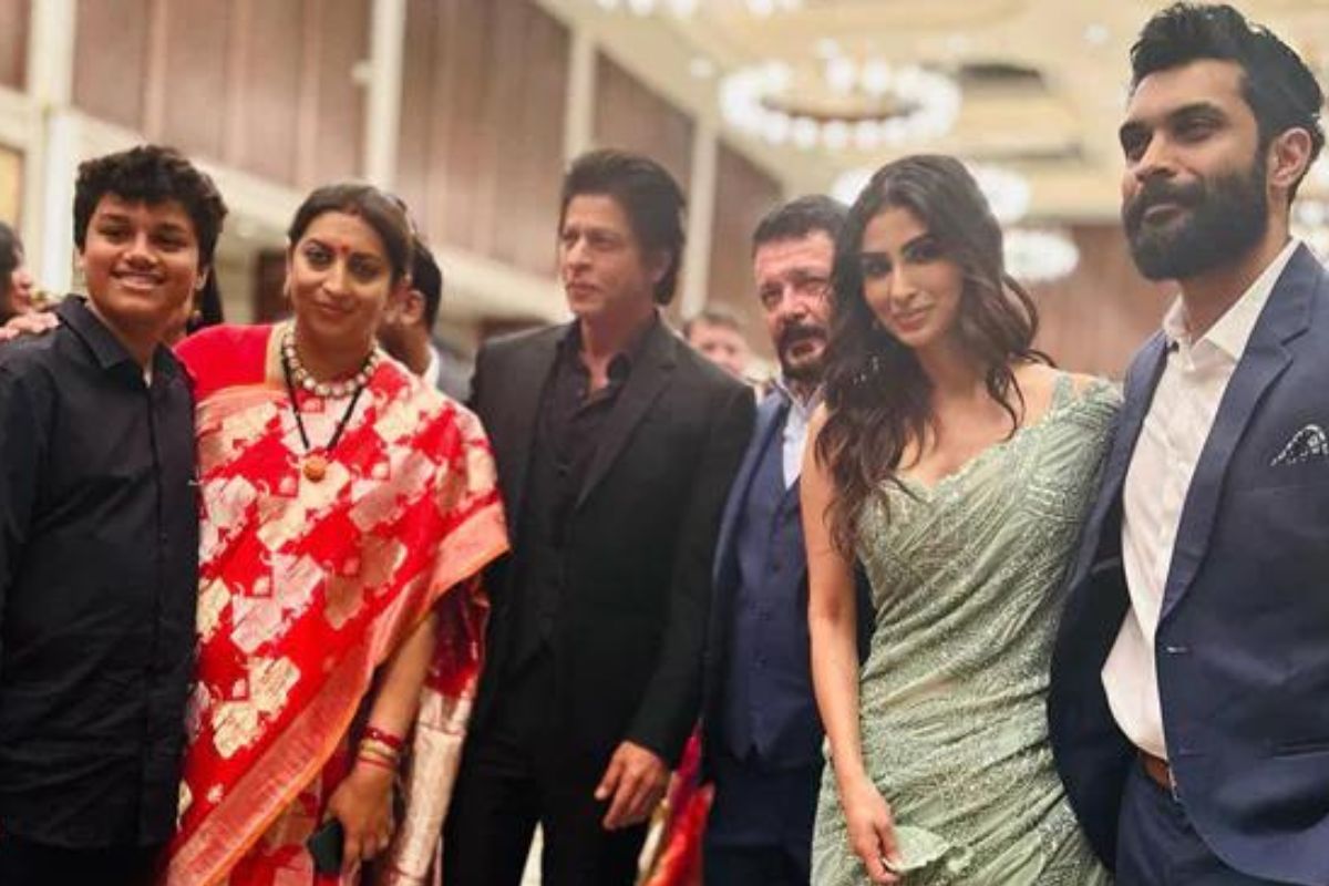 SRK among others graces wedding reception of Smriti Irani’s daughter