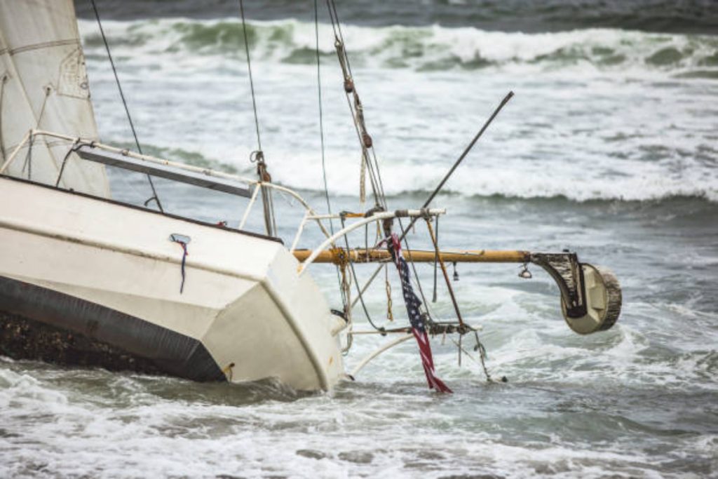 At least 5 killed in Ghana boat accident