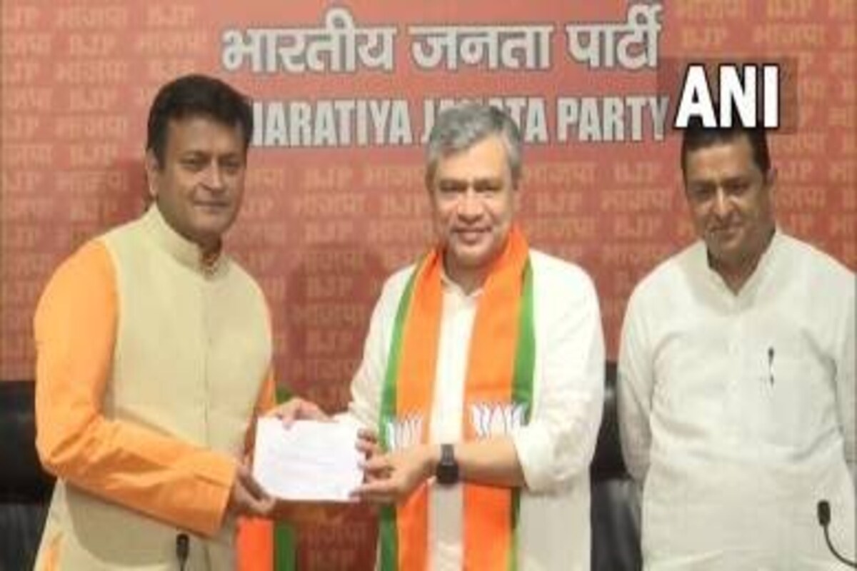 Former JD (U) spokesperson Ajay Alok joins BJP