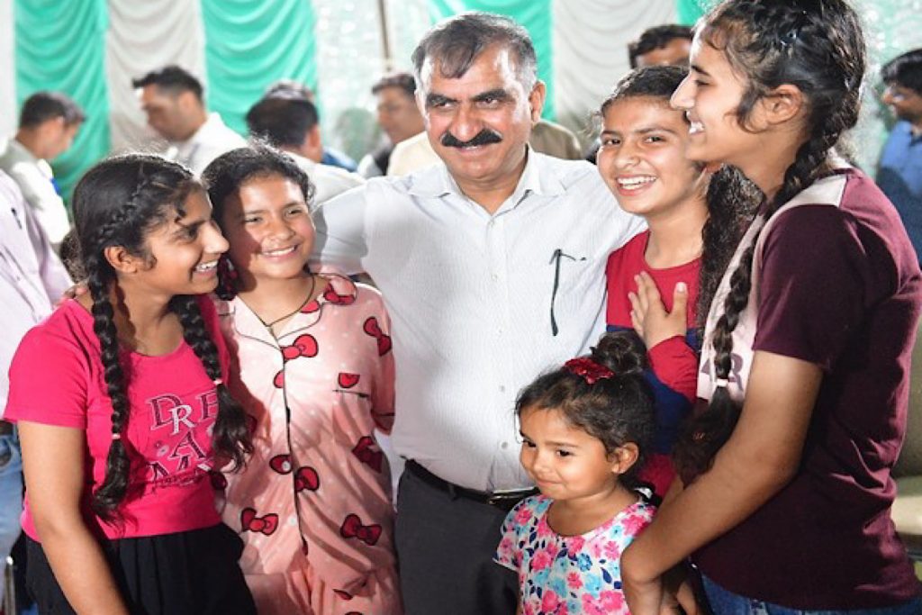 CM Sukhwinder Singh Sukhu Meet Girl Child's, Click Photographs During ...