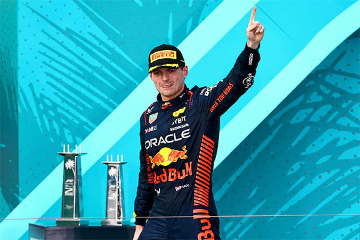 Zelden Onenigheid nicht Formula 1: Max Verstappen overhauls Red Bull team-mate Sergio Perez to win  Miami GP