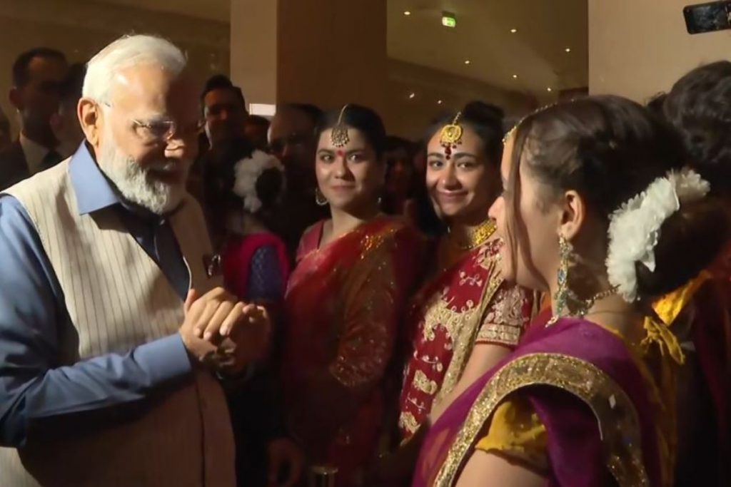 Egypt: PM Modi arrives at Cairo hotel to rousing welcome from Indian diaspora