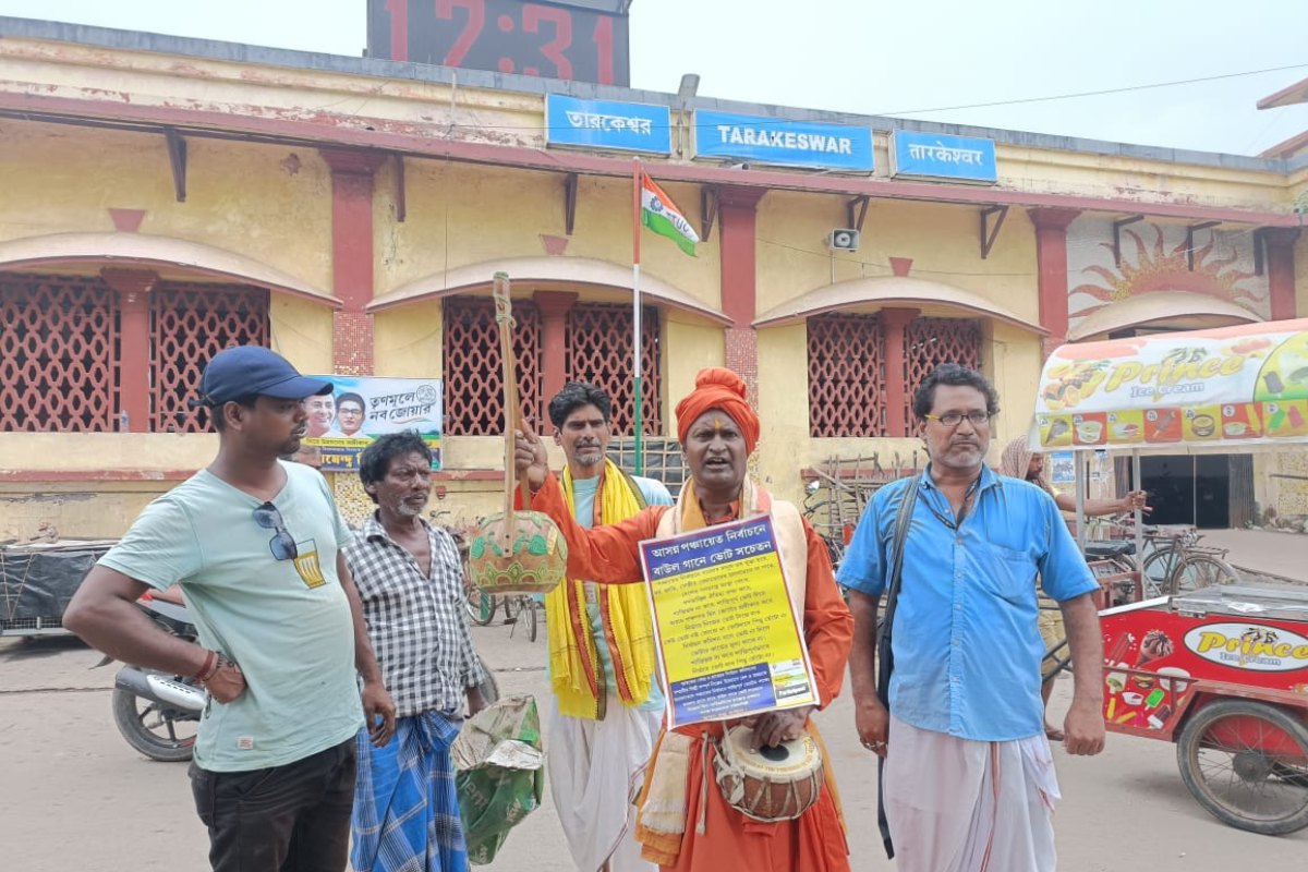 West Bengal: Baul singer urges for peace in panchayat election