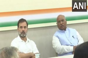 Kharge, Rahul condemn terror attack on bus carrying pilgrims in J&K