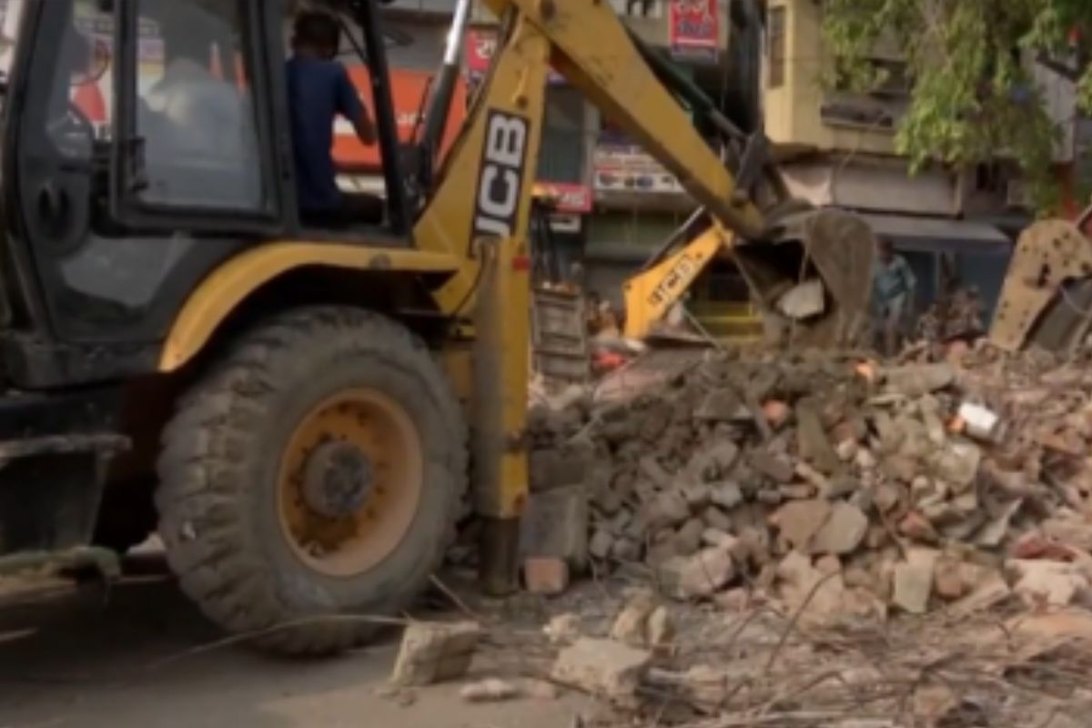 MCD carries out anti-encroachment drive in the city