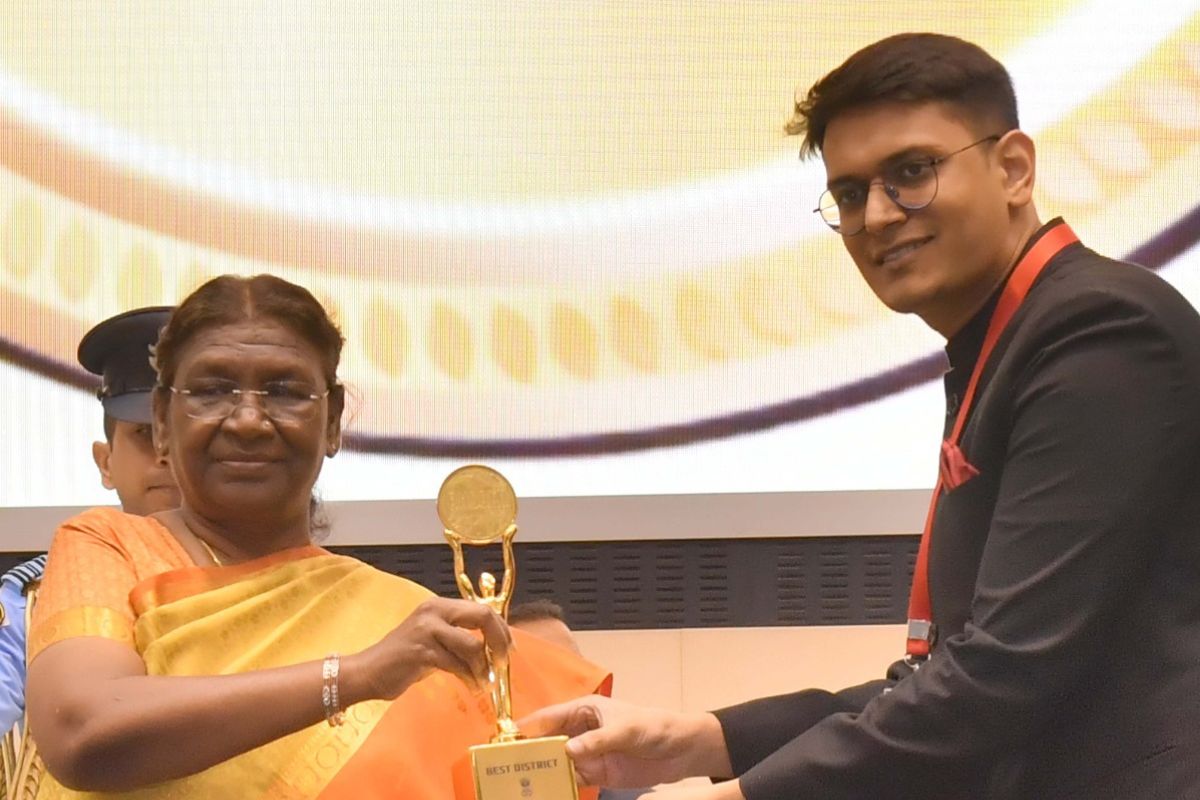 President Murmu presents Bhoomi Samman awards