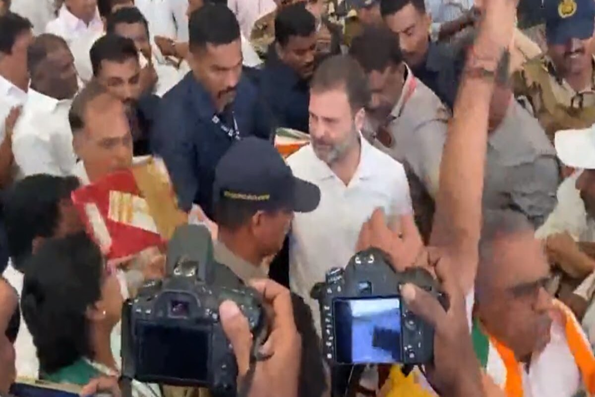 Rahul Gandhi lands at Coimbatore airport, enroute to Wayanad