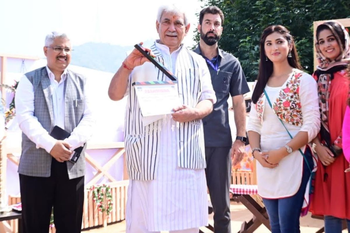 Golden era of film shooting returning to Kashmir: LG Sinha