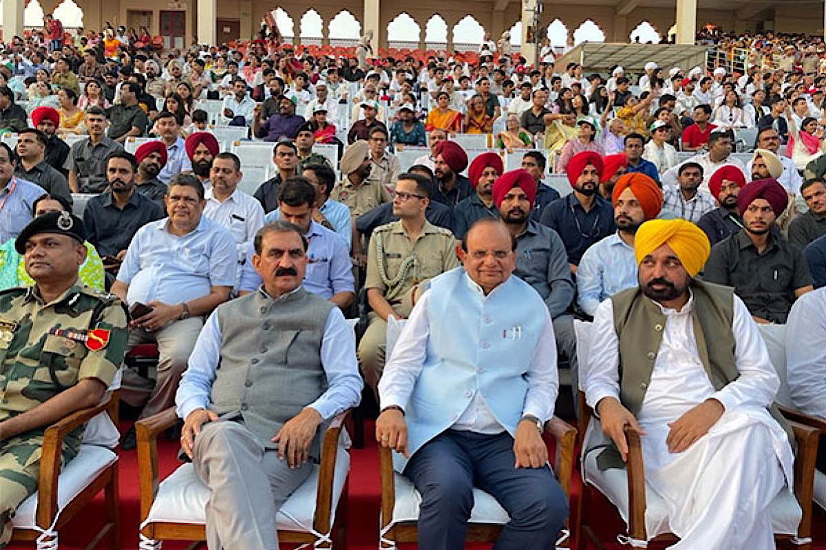 Himachal CM Sukhu encourages soldiers at Attari-Wagah border during Beating the Retreat Ceremony