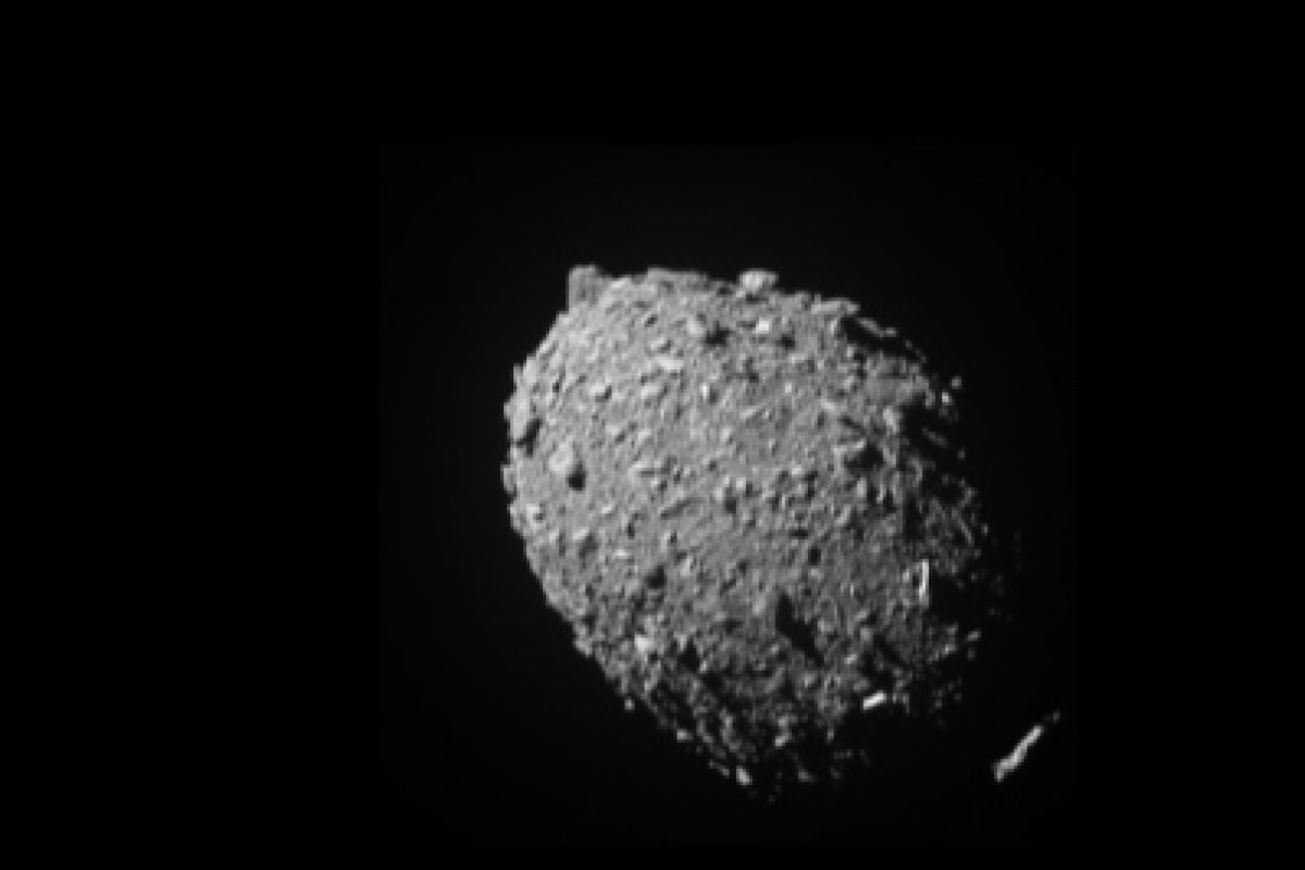 NASA launches probe to metallic asteroid