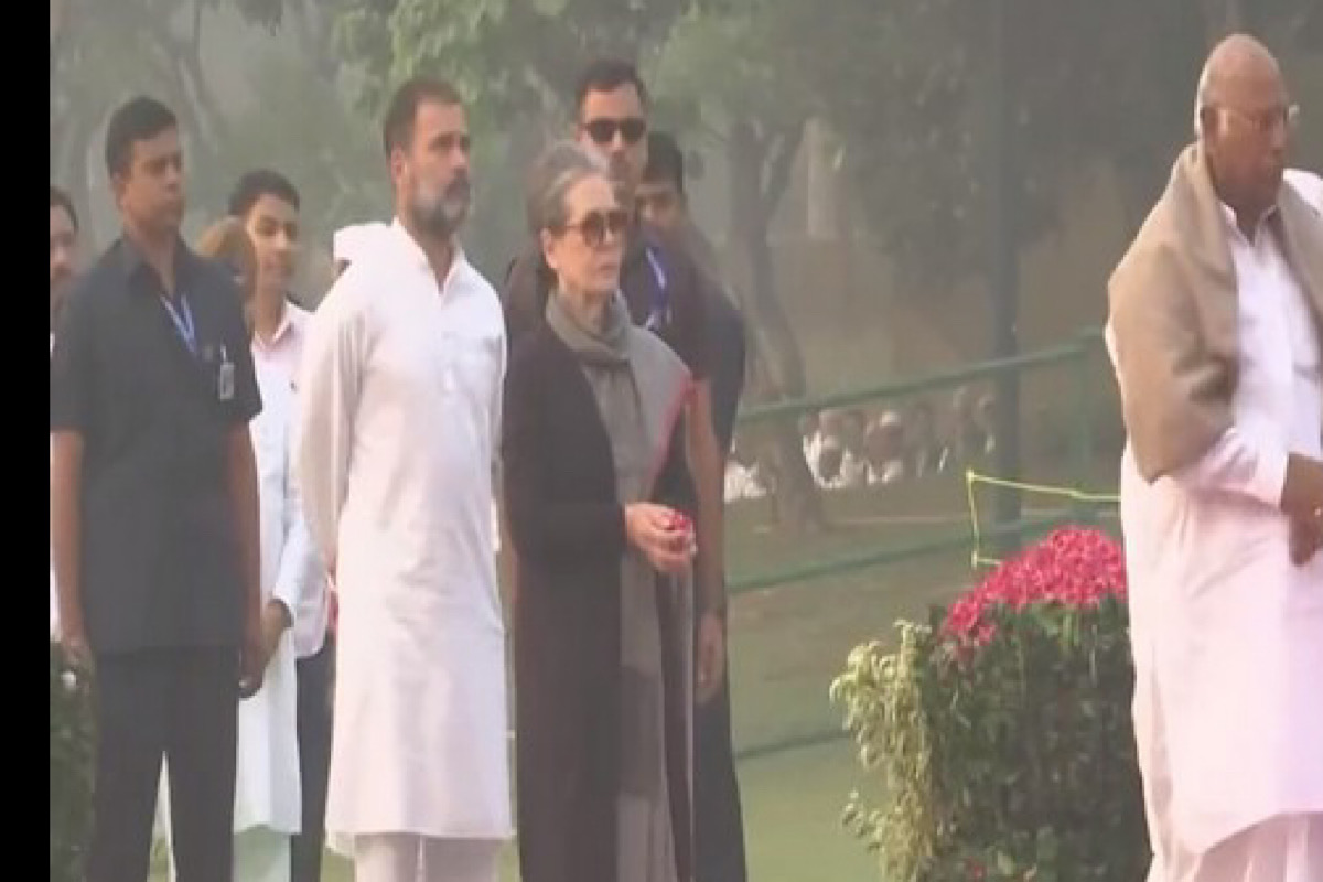 Kharge, Sonia pay homage to former PM Indira Gandhi