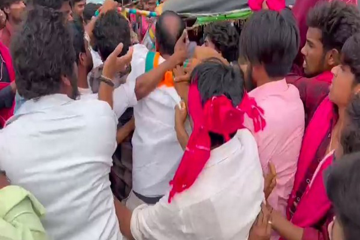 Scuffle breaks out between BRS, BJP workers in Telangana’s Nalgonda