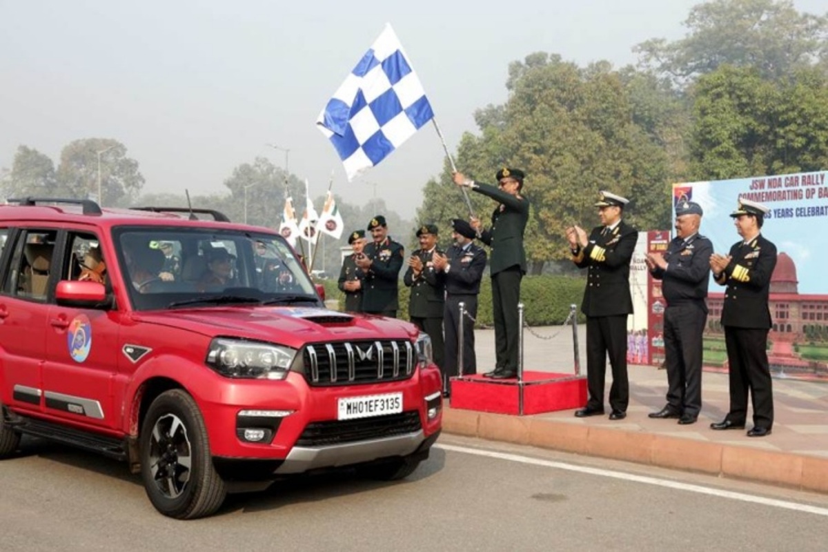 CISC Lt Gen JP Mathew flags off JSW-NDA car rally