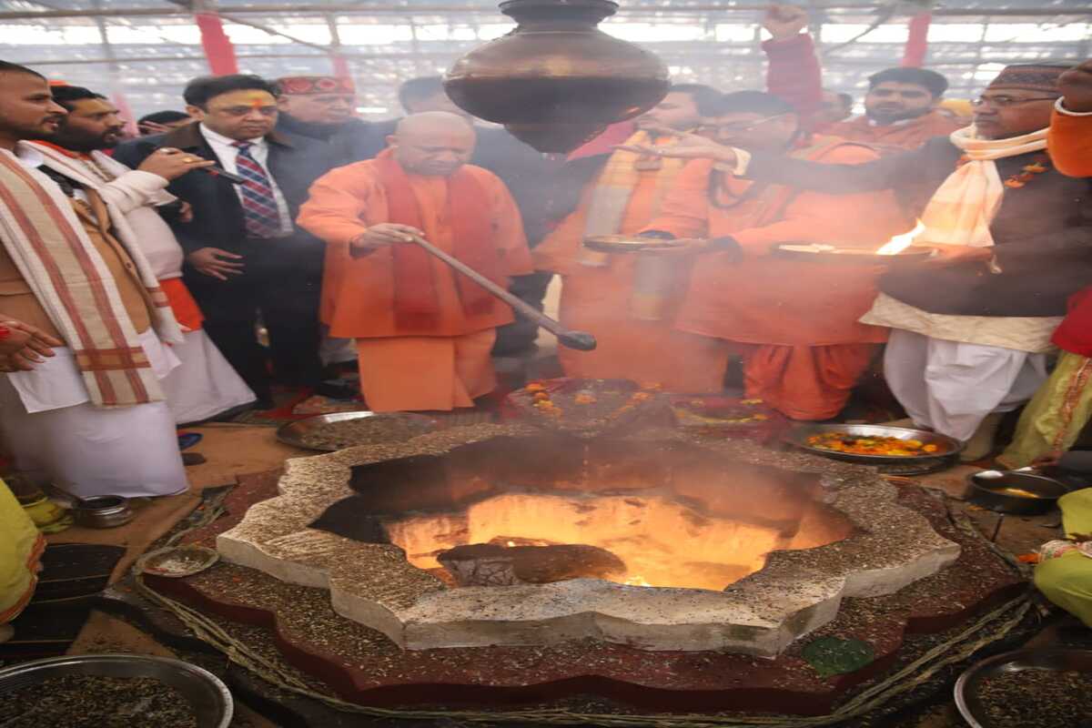 CM Yogi participates in 1008 Kundiya Hanuman Mahayagya in Ayodhya