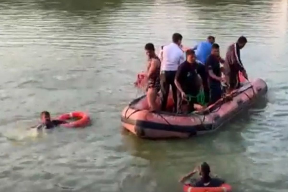 School children among 15 dead after picnic boat capsizes in Vadodara lake; PM announces ex-gratia