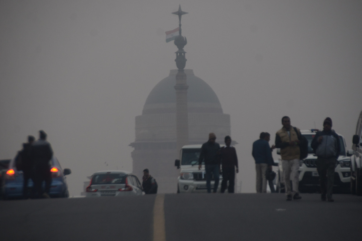 Delhi shivers as temperature falls further; min temp at 7.3 degrees Celsius