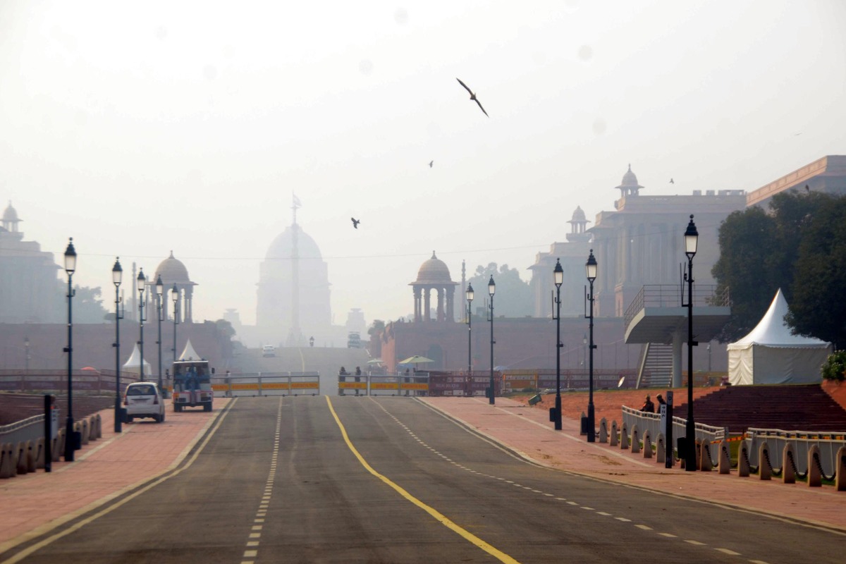 Under overcast skies, Delhi temp slips 2 points below normal