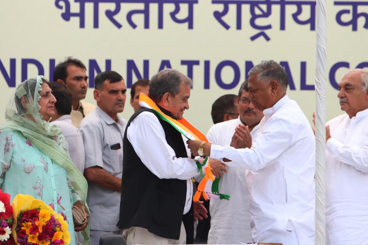 Former Union minister Birender Singh, wife join Cong