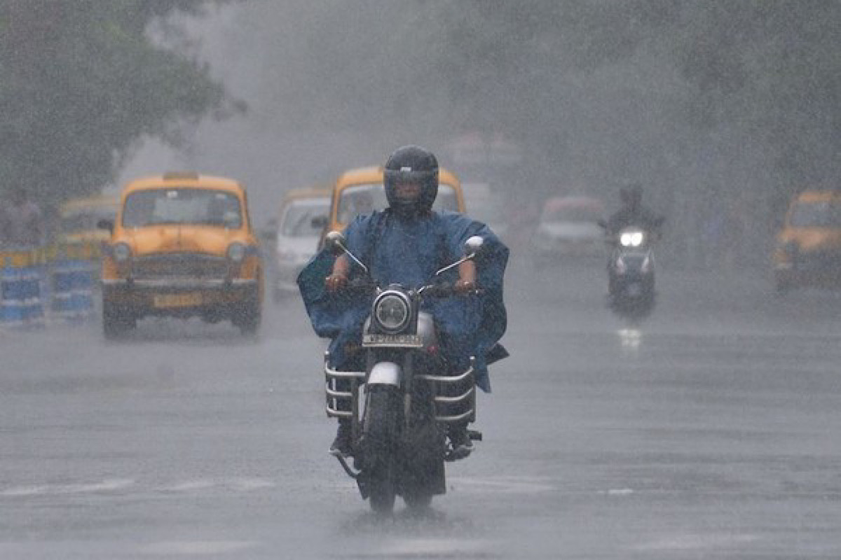 City escapes cyclone fury but faces waterlogging