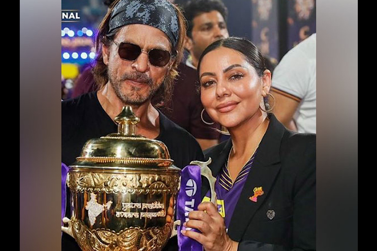 Shah Rukh Khan, Gauri pose with IPL trophy after KKR’s big win