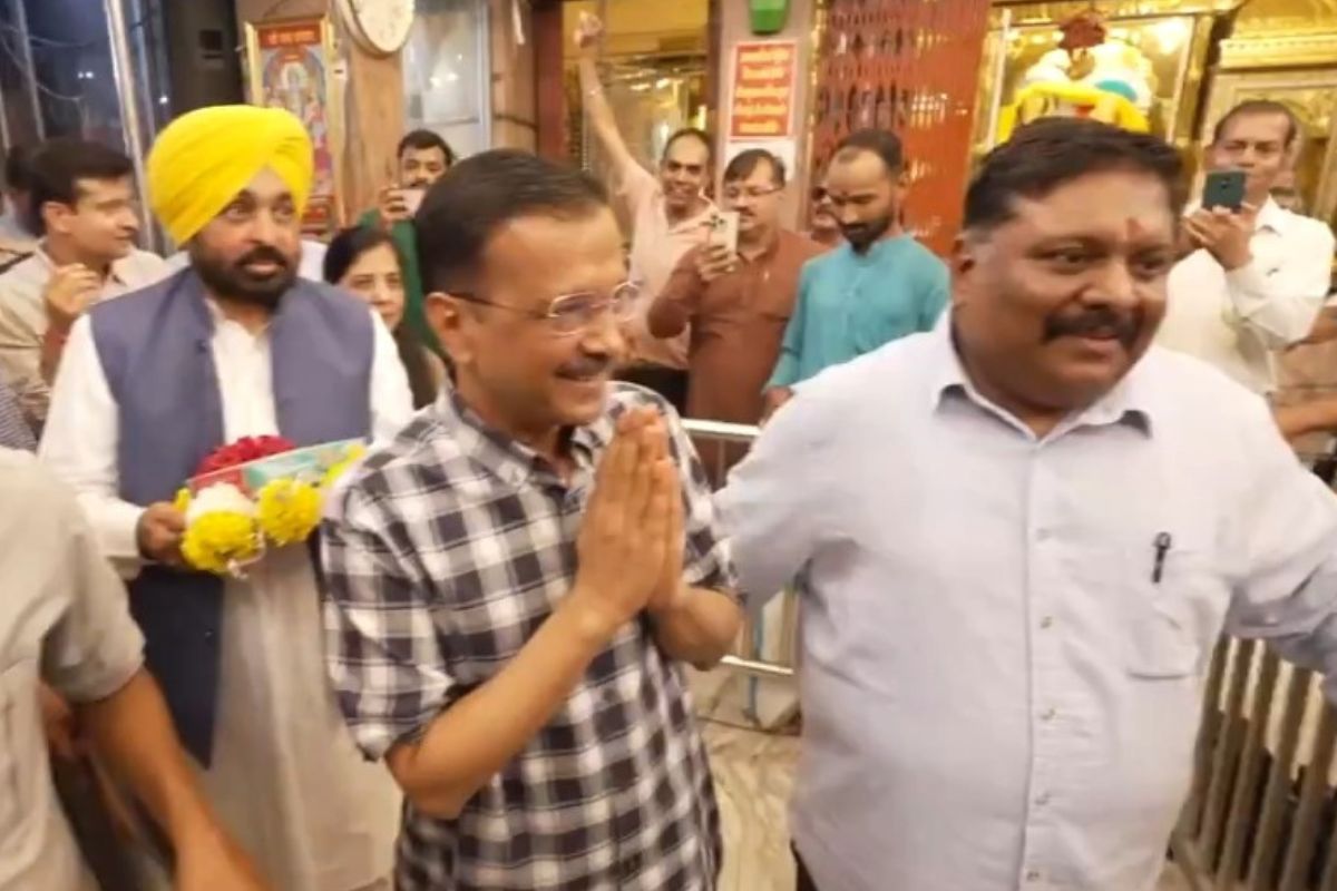 Kejriwal, wife Sunita, Punjab CM Mann offer prayers at CP’s Hanuman Mandir