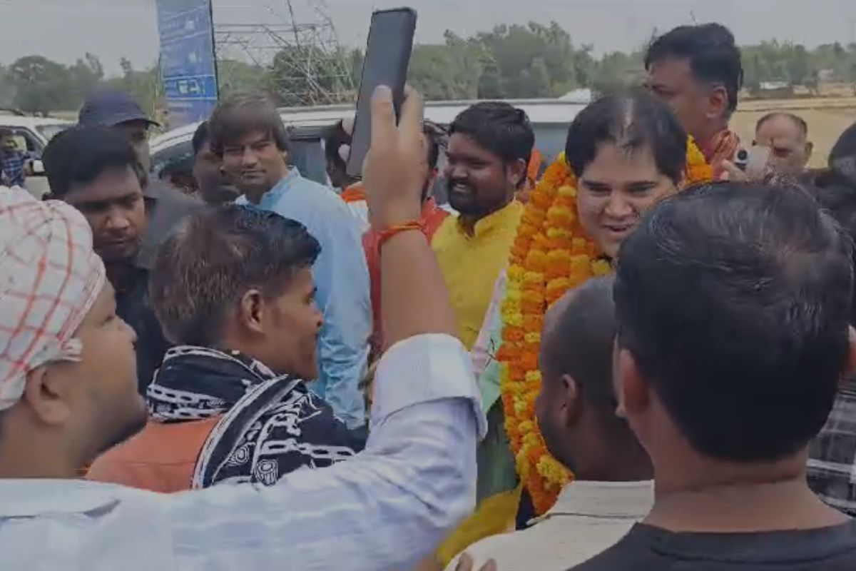 Varun Gandhi campaigns for mother in Sultanpur