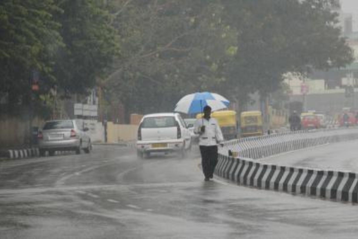 5 dead as torrential rains lash Kerala
