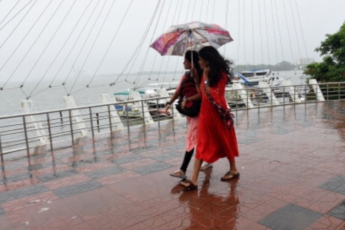 Rain lashes Delhi for second consecutive
