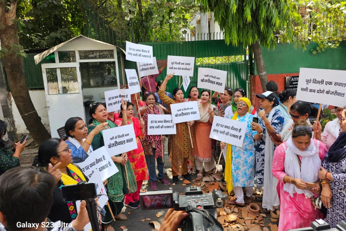 Delhi BJP Women Wing stages protest over water crisis outside Atishi’s residence
