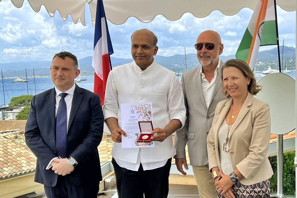 Ashutosh Gowariker awarded Medal of Saint-Tropez at Nirvana festival