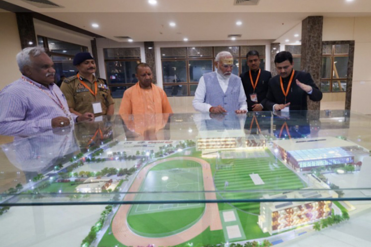 PM makes late night surprise inspection in Varanasi; Leaves for Nalanda