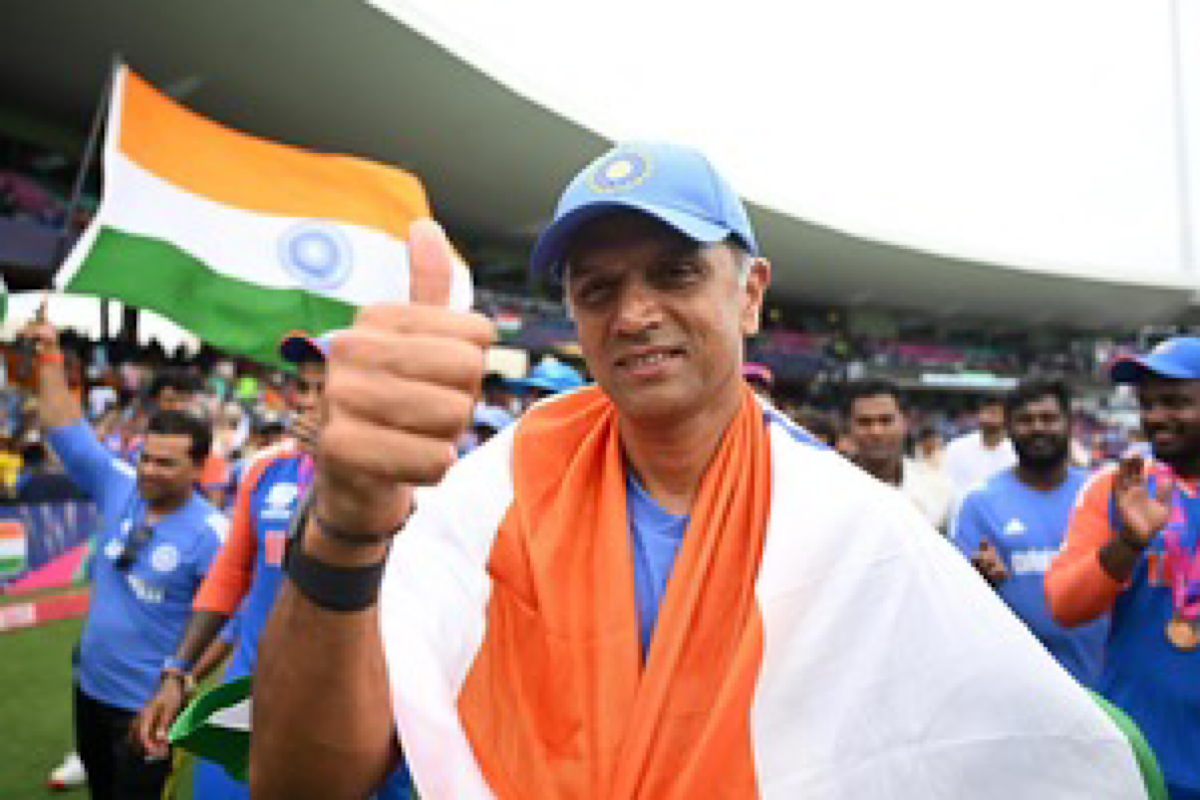 Dravid enthusiastically lifts T20 World Cup trophy after India’s win over South Africa
