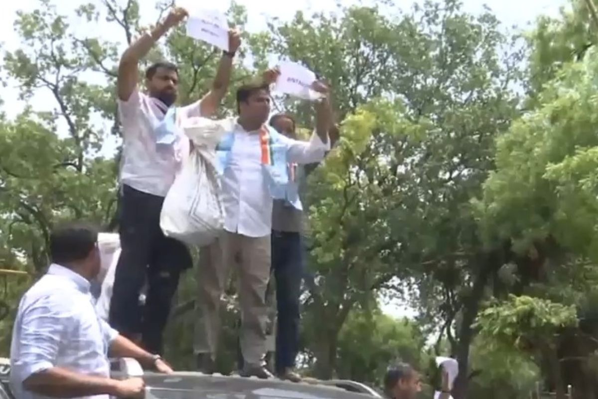 Congress workers protest outside Education Min Pradhan’s residence over NEET-UG, UGC-NET