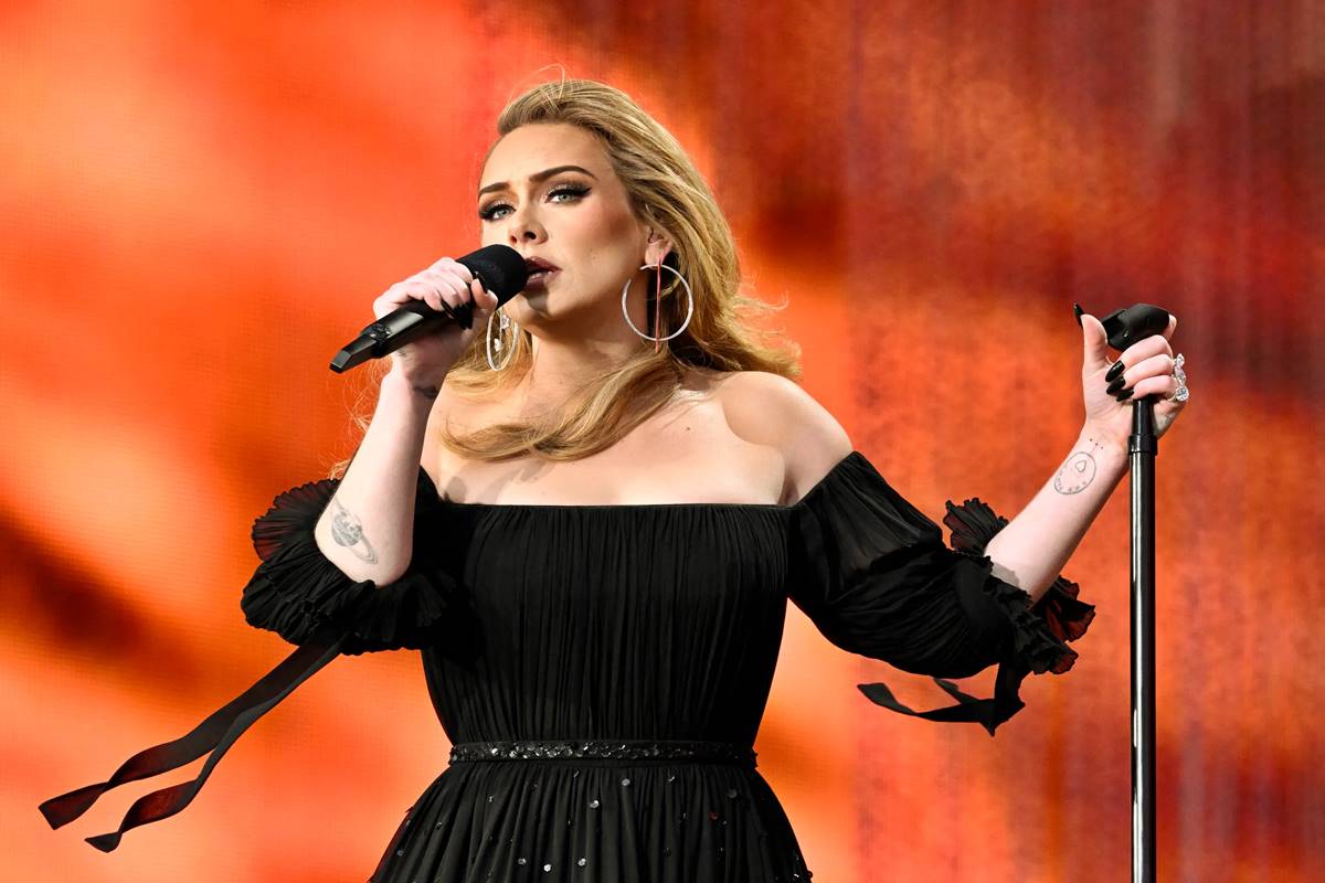 Adele confronts homophobic remark during Vegas show