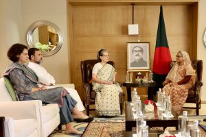 Sonia Gandhi calls on Bangladesh PM Sheikh Hasina