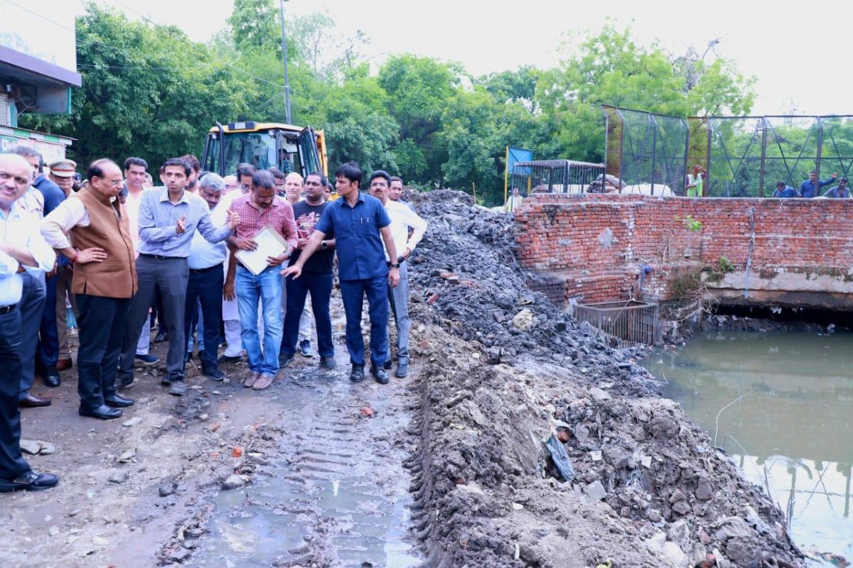 Delhi LG directs to carry out desilting of drains on war-footing
