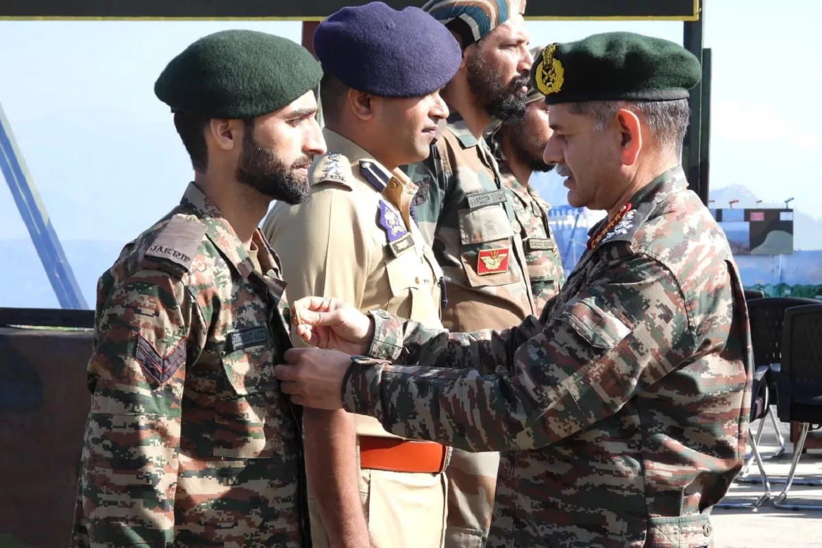 Army Chief visits LoC, urges troops to stay steadfast in tackling security challenges