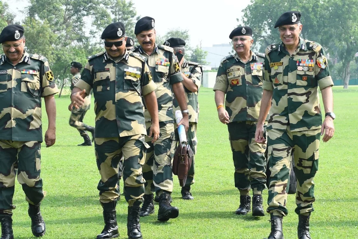 BSF DG Nitin Agarwal reviews security along Jammu border
