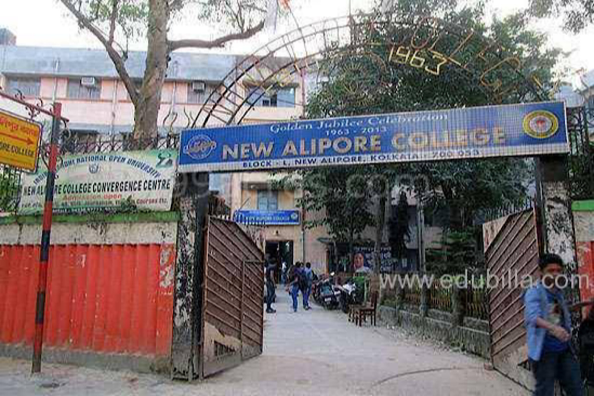 Short story reading session at New Alipore College