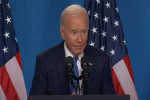 US President Joe Biden defends himself after introducing Zelenskyy as Putin