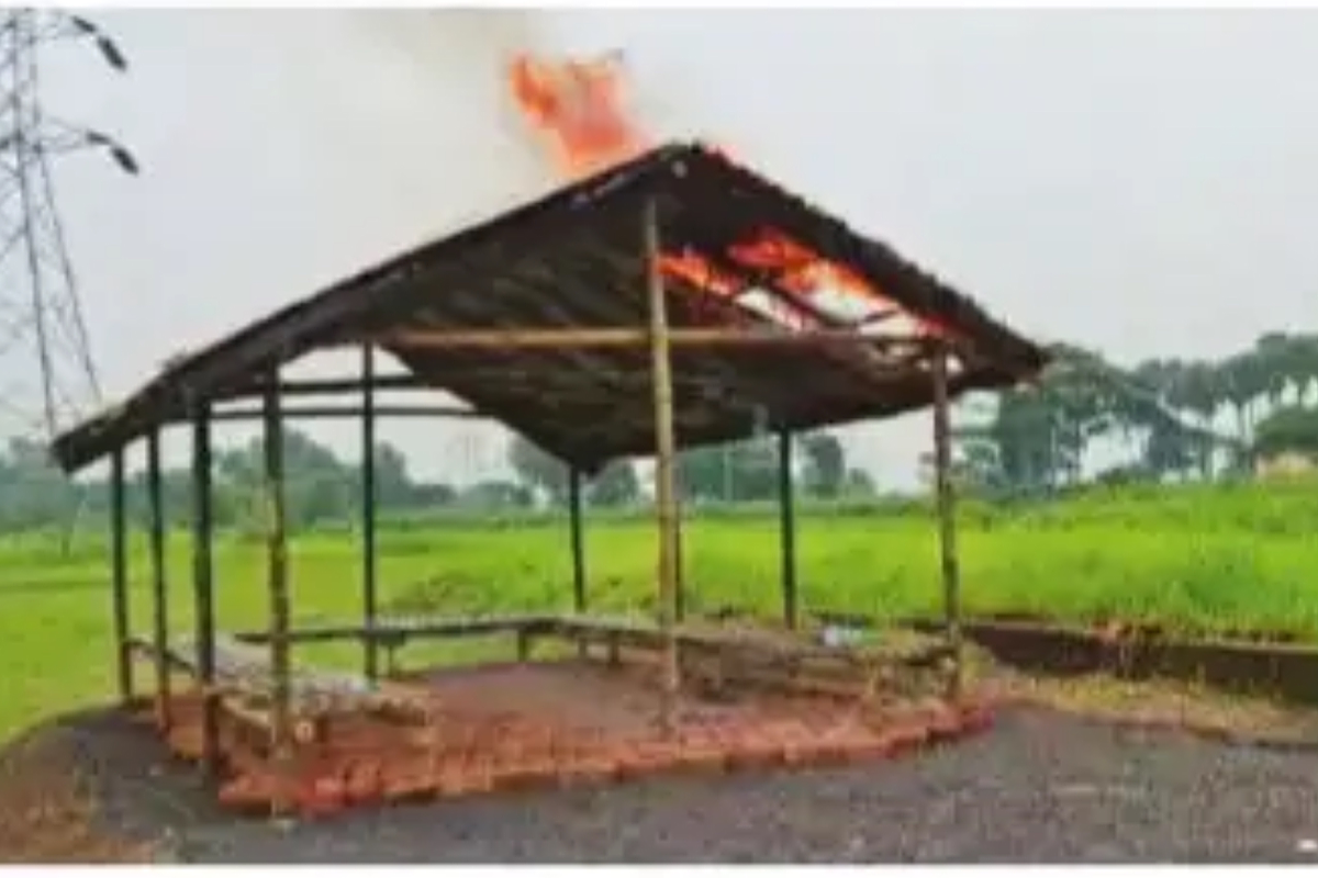 Land owners start agitation over land acquisition for coal mine, syndicate’s makeshift office torched in Andal