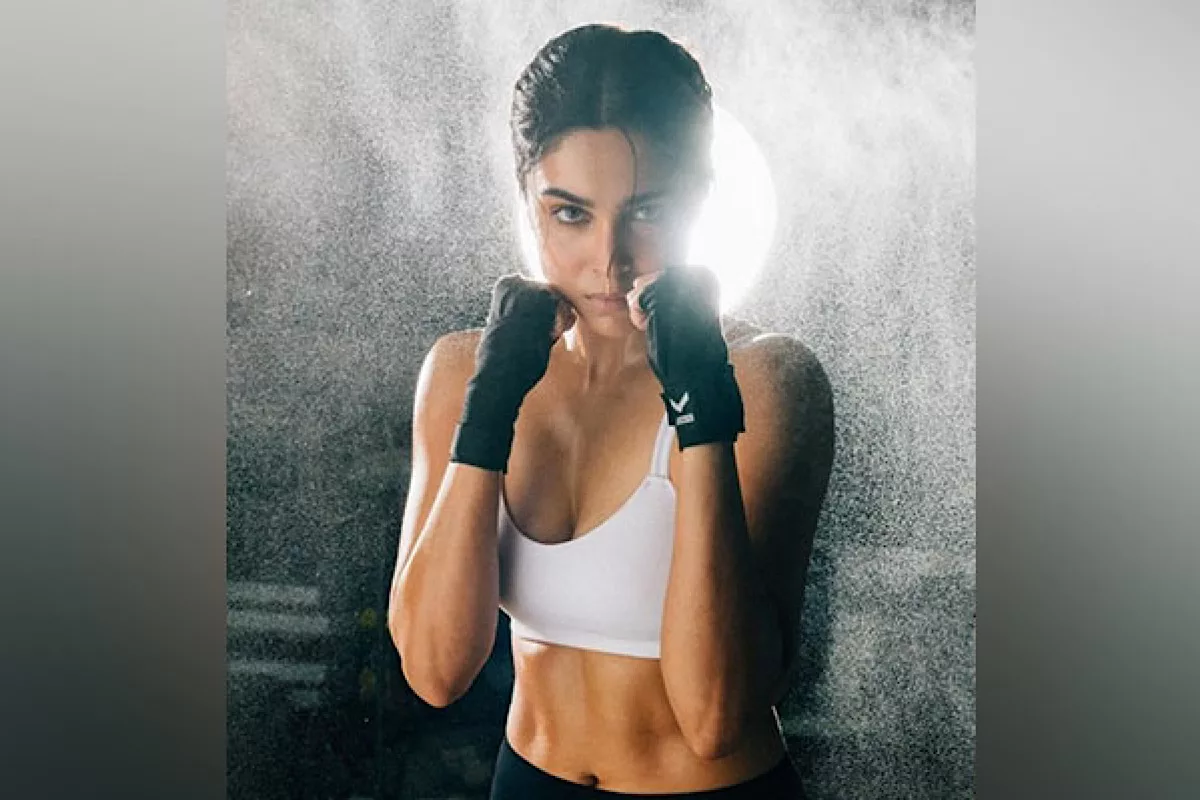 Sharvari sets major fitness goals with her Monday motivation post