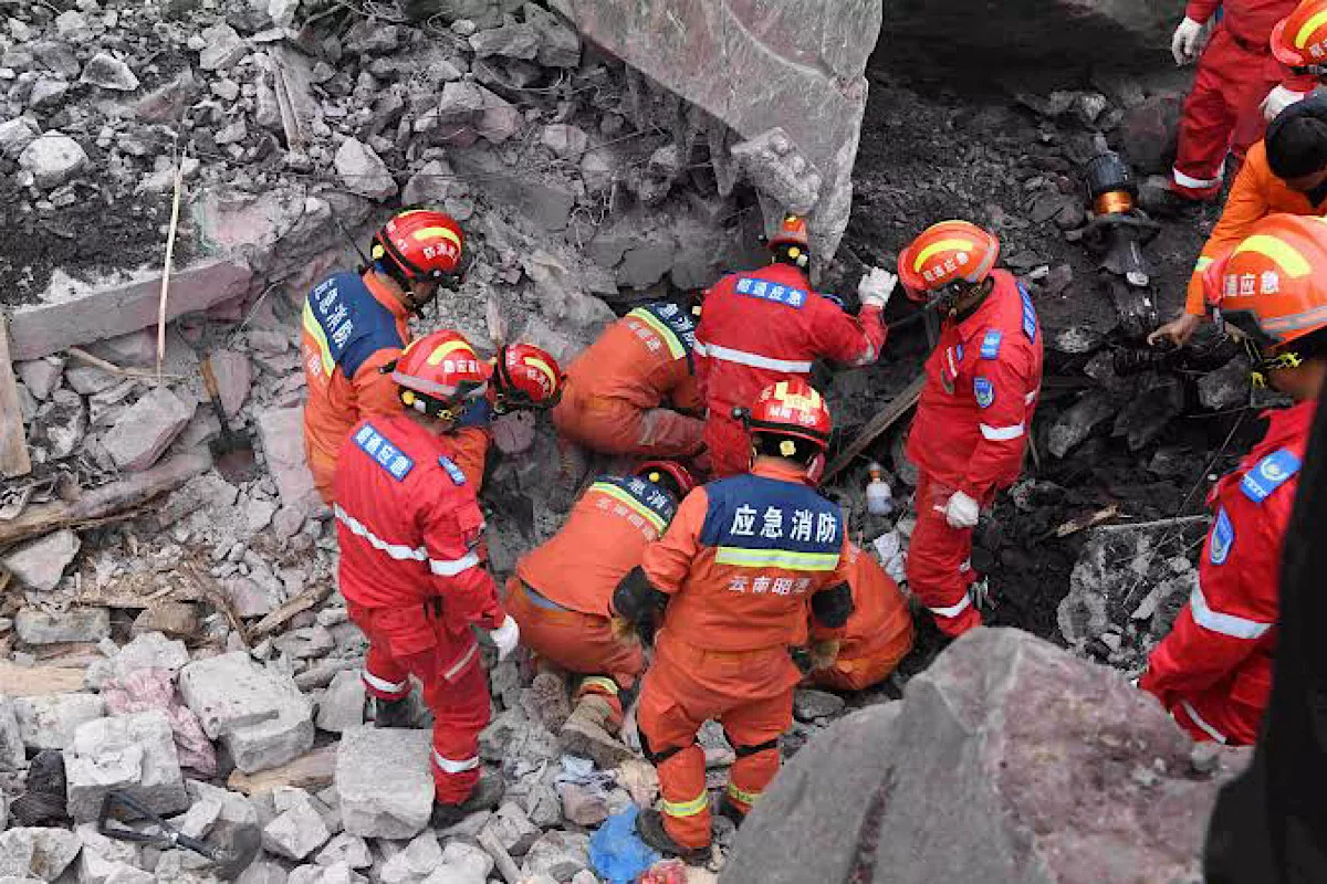 11 killed as landslide hits China