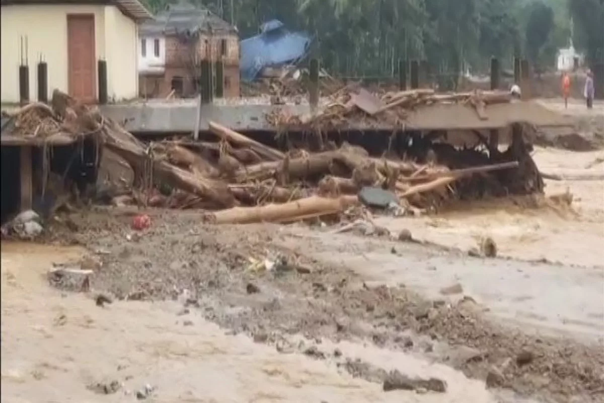 Kerala landslide: TN dispatches rescue team with Rs 5 crore