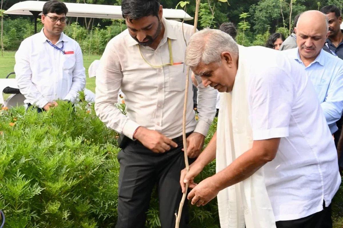 VP Dhankhar leads plantation drive at DDA’s Asita Park